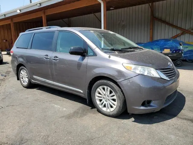 2012 TOYOTA SIENNA XLE  