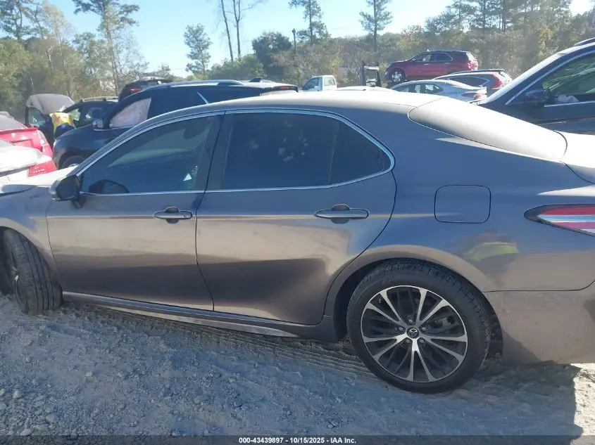 2018 TOYOTA CAMRY SE