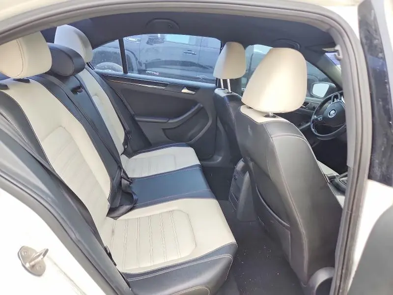 2015 VOLKSWAGEN JETTA SE  