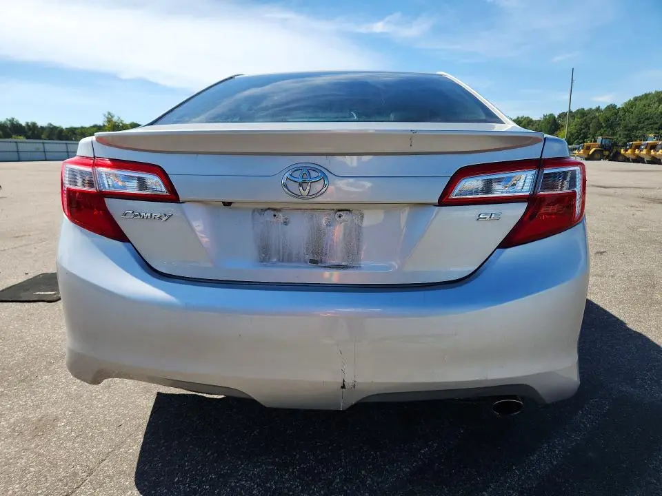 2014 TOYOTA CAMRY SE  