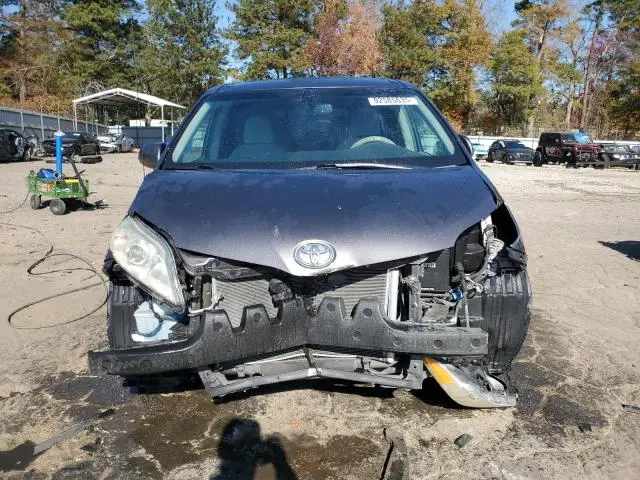 2012 TOYOTA SIENNA LE  