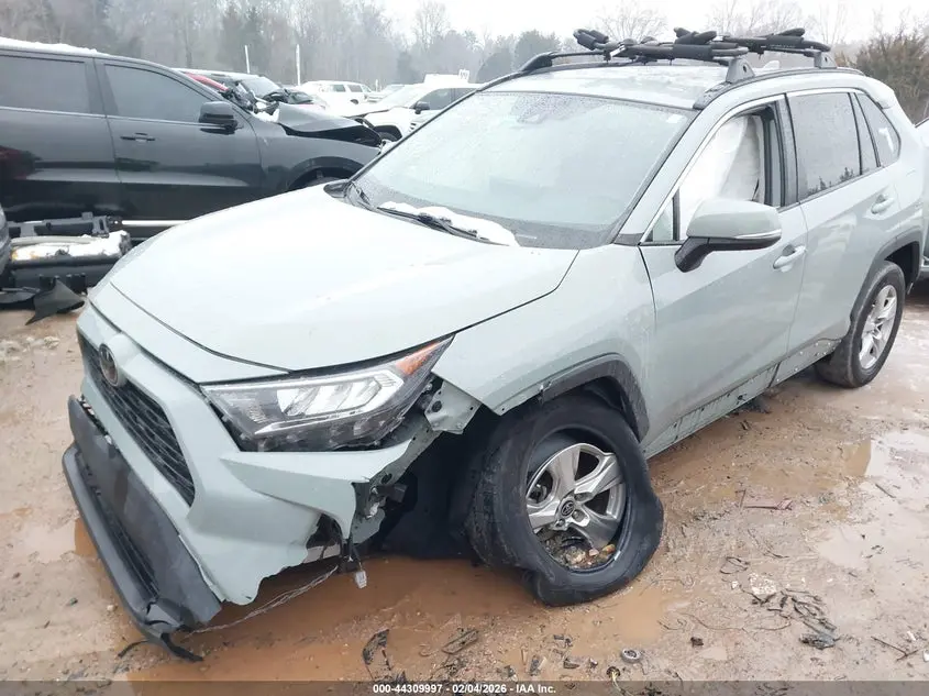 2021 TOYOTA RAV4 XLE