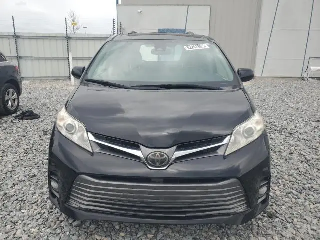 2020 TOYOTA SIENNA XLE  