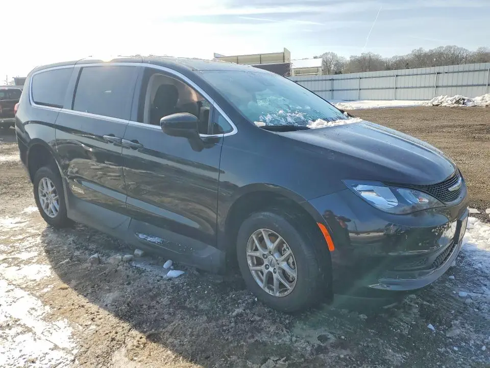2023 CHRYSLER VOYAGER LX  