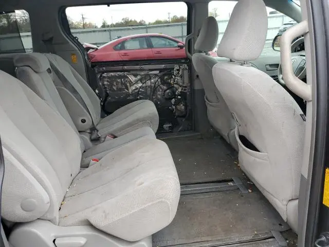 2014 TOYOTA SIENNA LE  