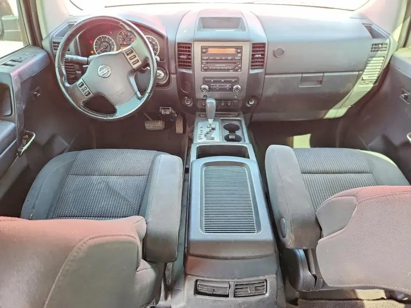 2011 NISSAN TITAN SV  