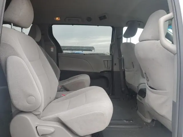 2015 TOYOTA SIENNA LE  