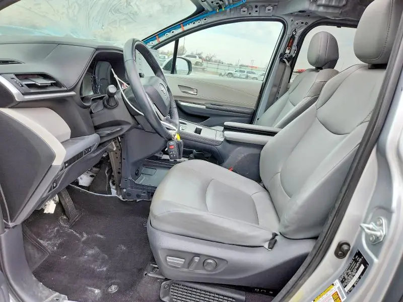 2021 TOYOTA SIENNA   