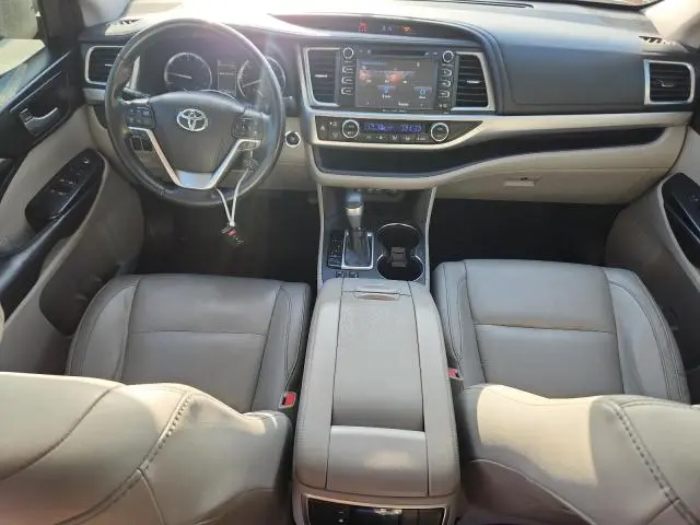 2018 TOYOTA HIGHLANDER SE  