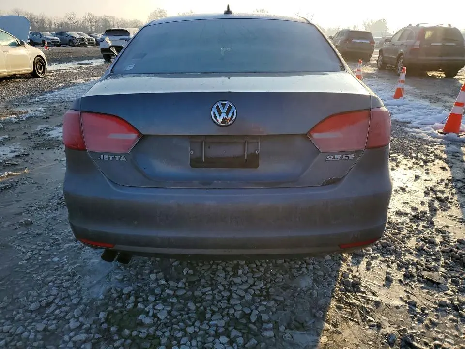2011 VOLKSWAGEN JETTA SE  