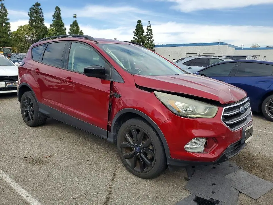 2017 FORD ESCAPE SE  