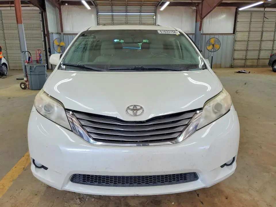 2015 TOYOTA SIENNA XLE 8-PASSENGER  