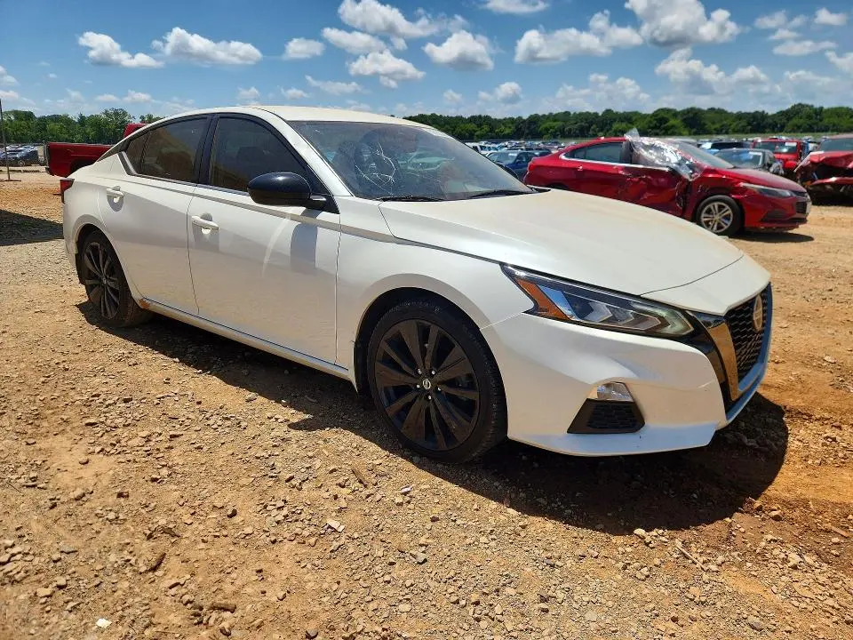 2020 NISSAN ALTIMA SR  