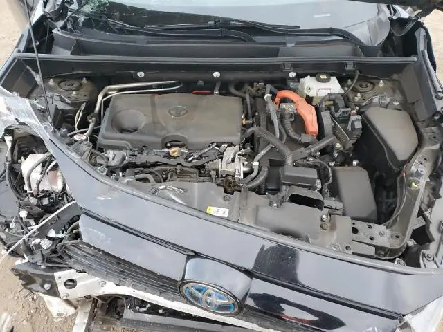 2021 TOYOTA RAV4 XLE  