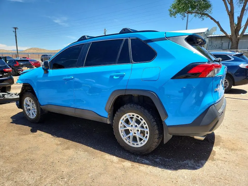 2020 TOYOTA RAV4 LE  