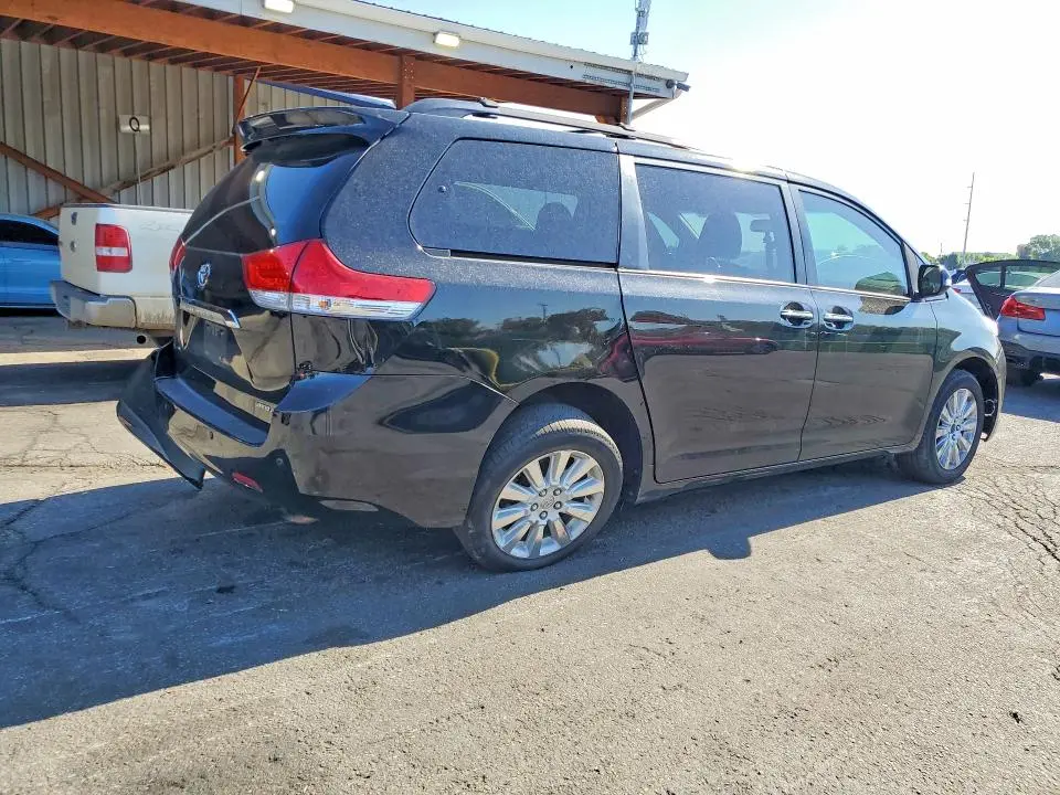2013 TOYOTA SIENNA LIMITED 7-PASSENGER  