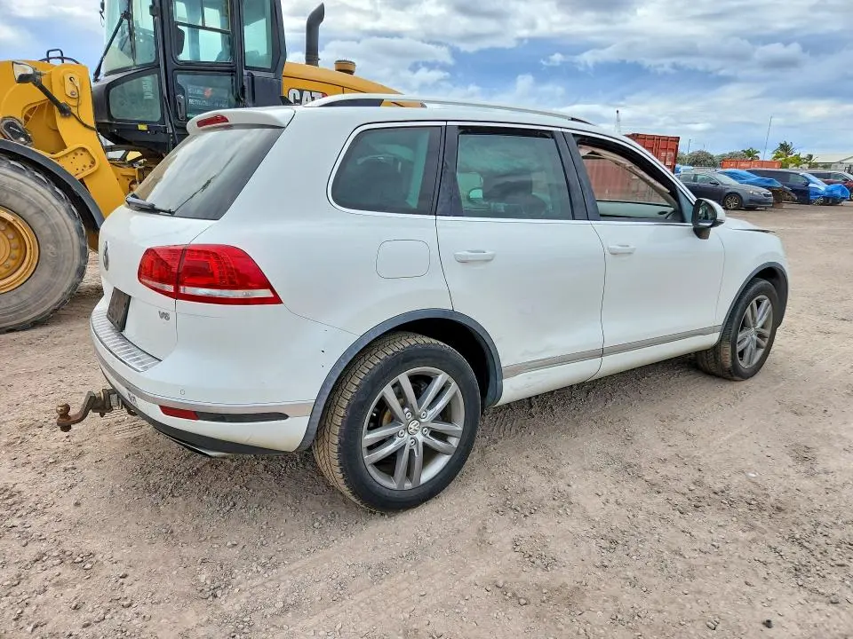 2015 VOLKSWAGEN TOUAREG V6  