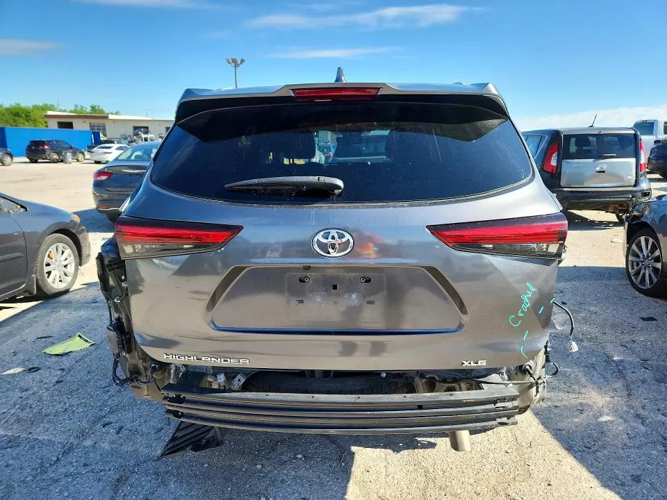 2023 TOYOTA HIGHLANDER XLE  