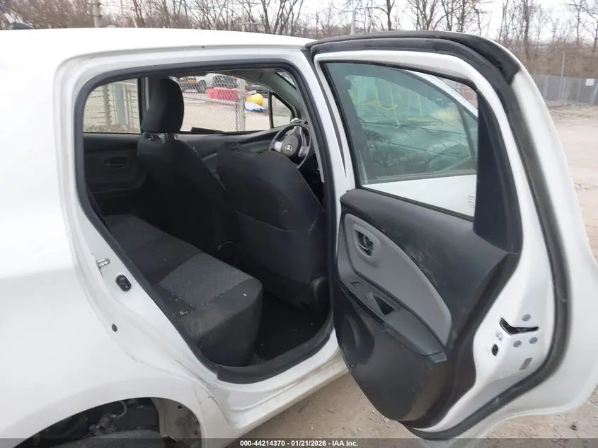 2015 TOYOTA YARIS LE