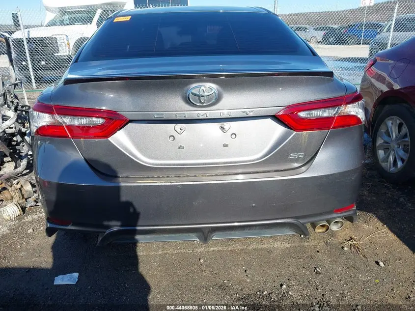 2018 TOYOTA CAMRY SE
