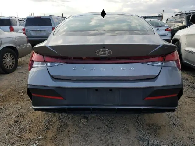 2024 HYUNDAI ELANTRA SE  