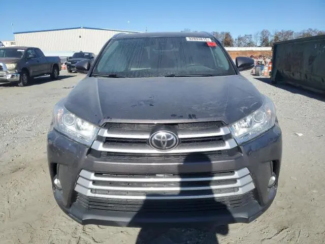 2019 TOYOTA HIGHLANDER SE  