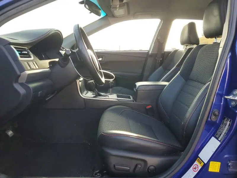 2015 TOYOTA CAMRY SE  