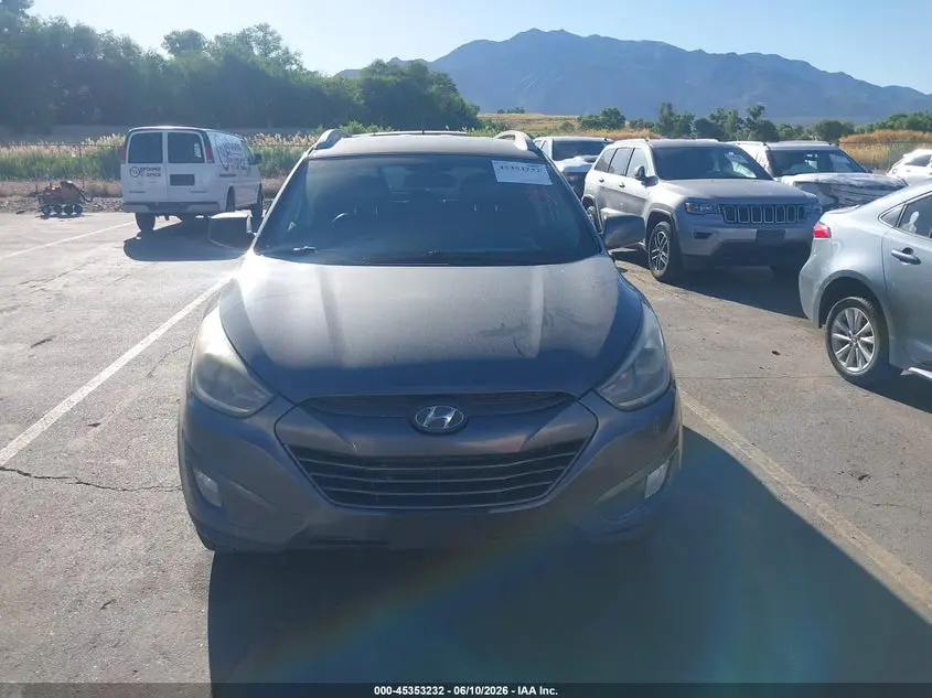 2015 HYUNDAI TUCSON SE