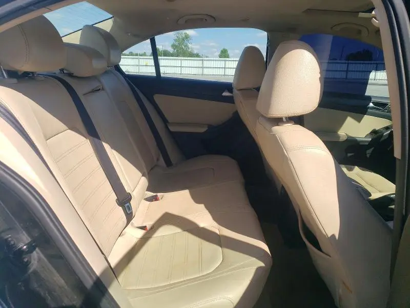 2011 VOLKSWAGEN JETTA SEL  
