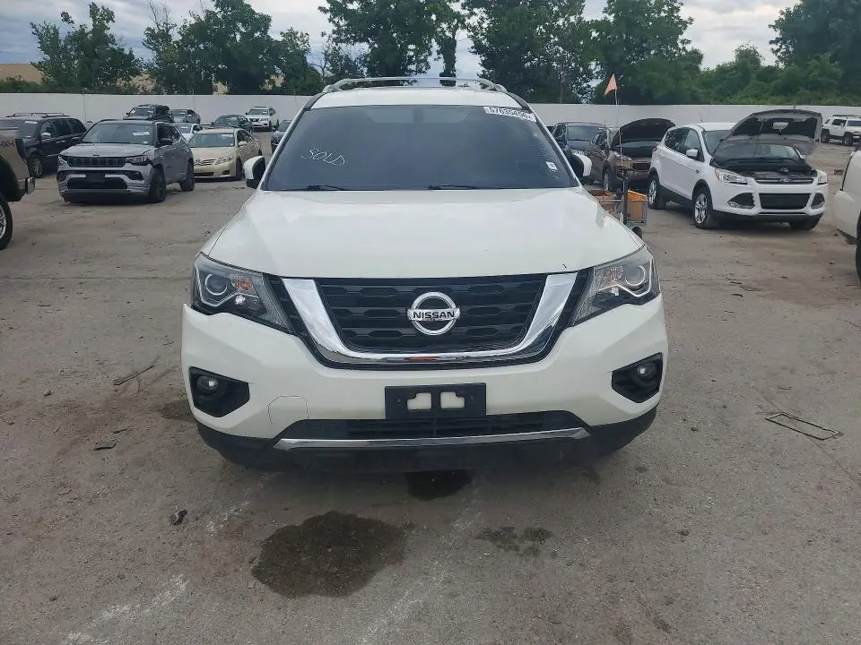 2017 NISSAN PATHFINDER SL  