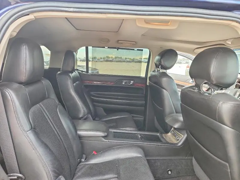 2011 LINCOLN MKT   