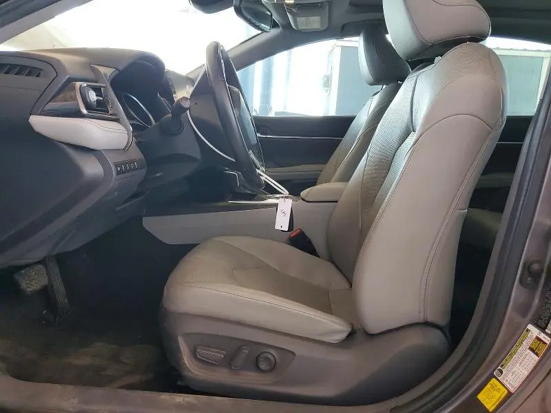 2021 TOYOTA CAMRY XLE  
