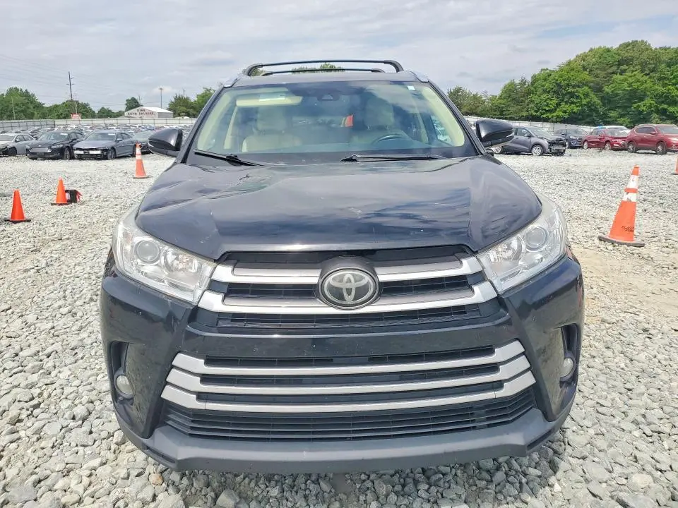 2017 TOYOTA HIGHLANDER XLE  