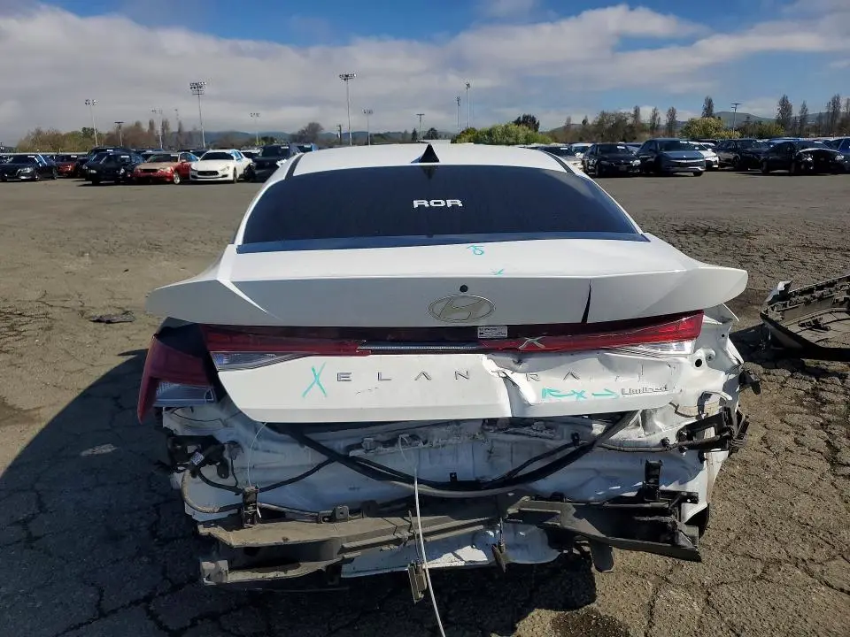 2025 HYUNDAI ELANTRA LIMITED  