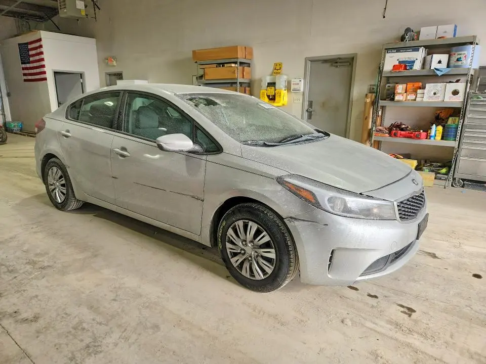 2017 KIA FORTE LX  