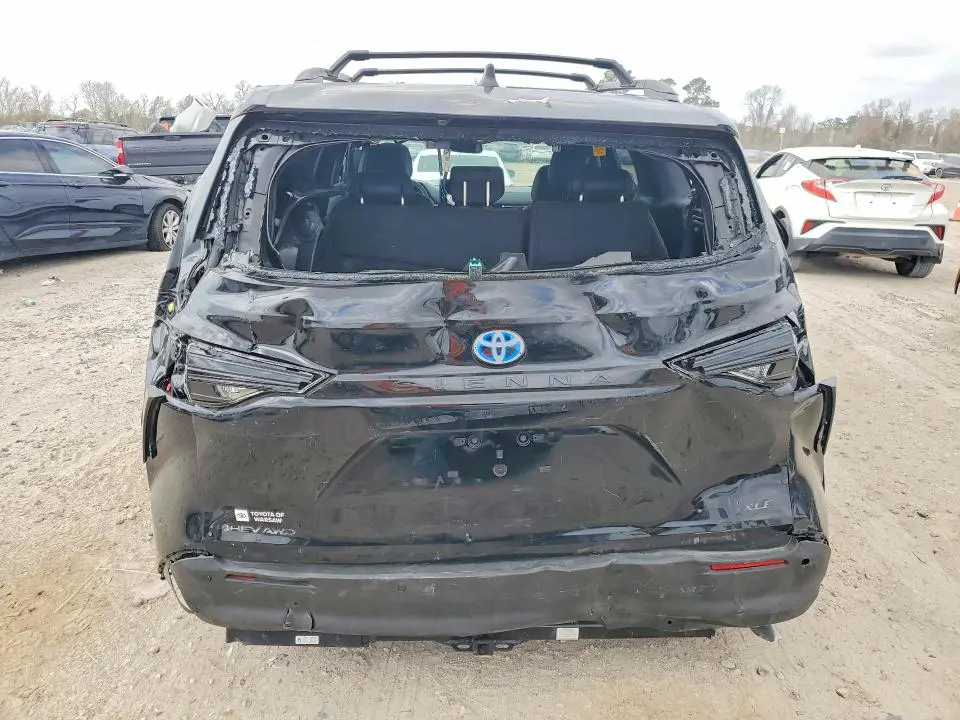 2025 TOYOTA SIENNA WOODLAND EDITION  