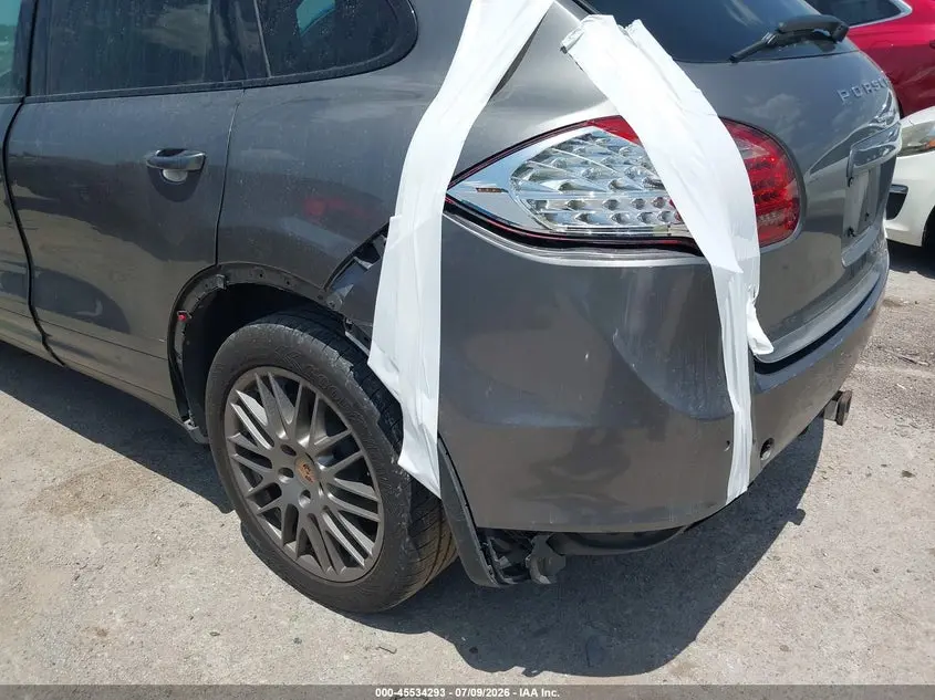 2013 PORSCHE CAYENNE  
