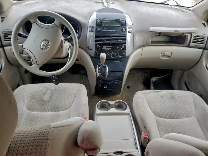 2010 TOYOTA SIENNA LE 7 PASSENGER  