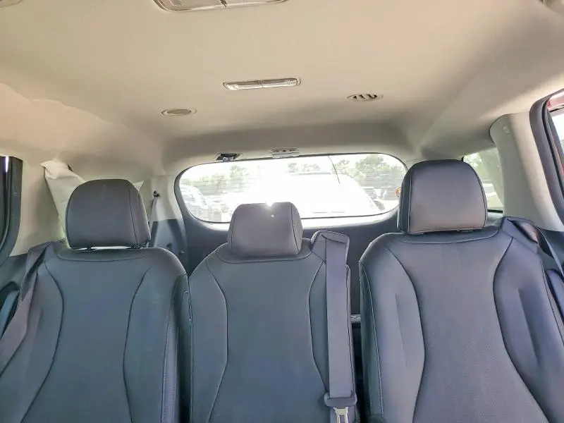 2023 KIA CARNIVAL LX  