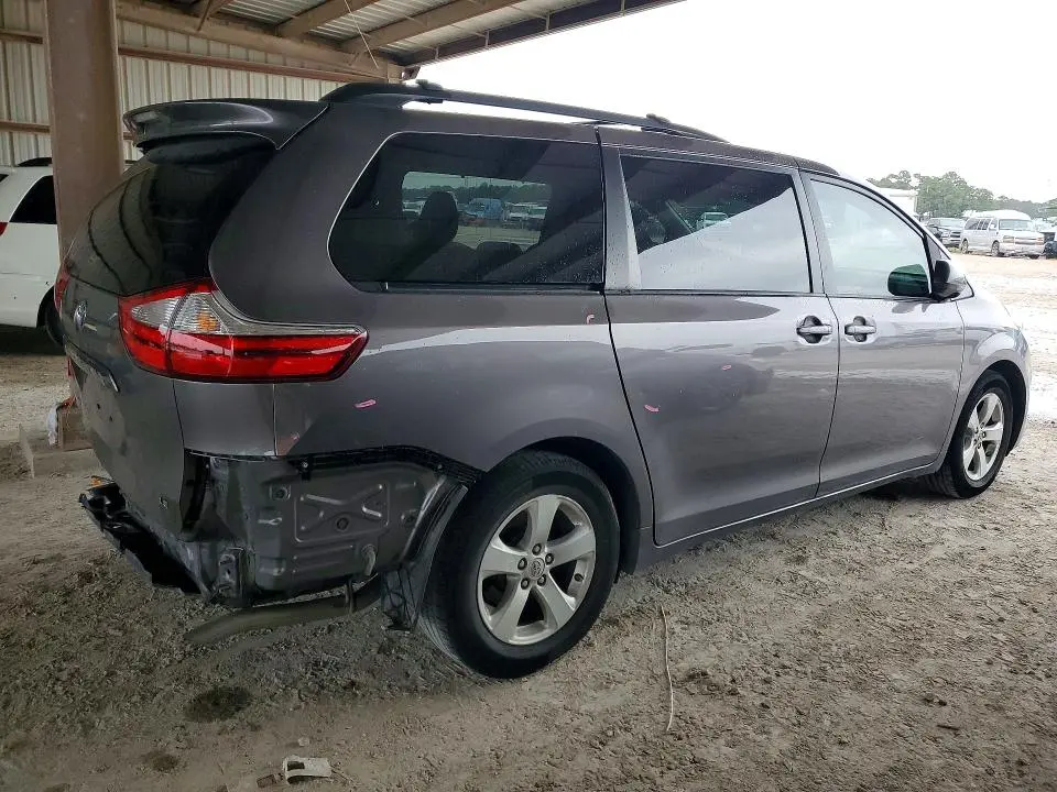 2015 TOYOTA SIENNA LE  