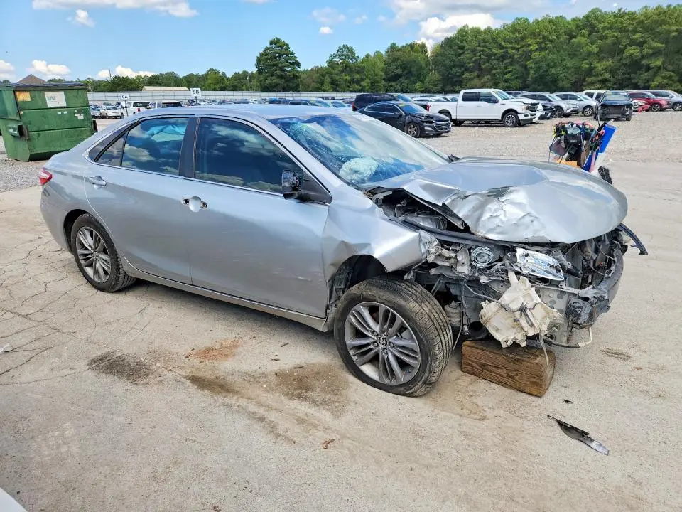 2016 TOYOTA CAMRY SE  