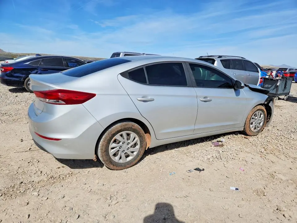 2018 HYUNDAI ELANTRA SE  