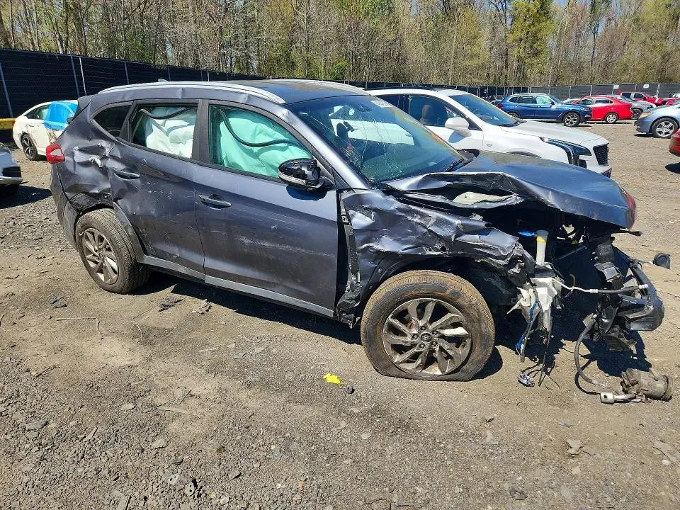 2017 HYUNDAI TUCSON SE PLUS  