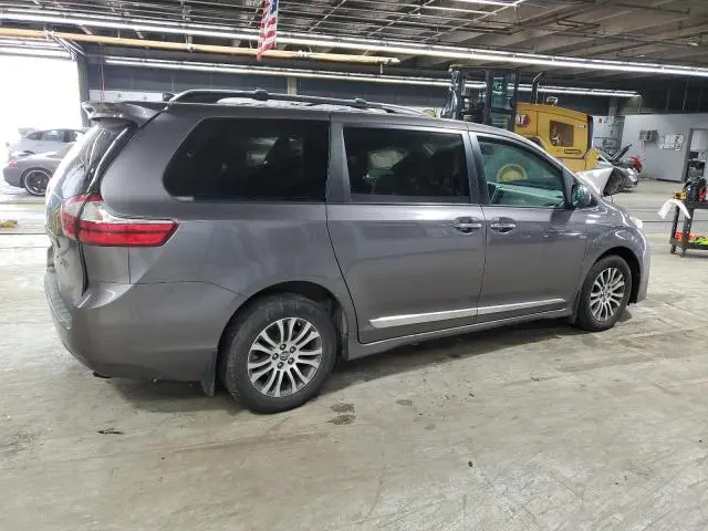 2018 TOYOTA SIENNA XLE  