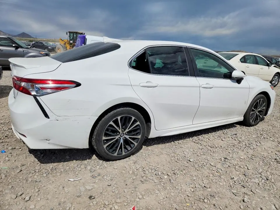 2019 TOYOTA CAMRY SE  