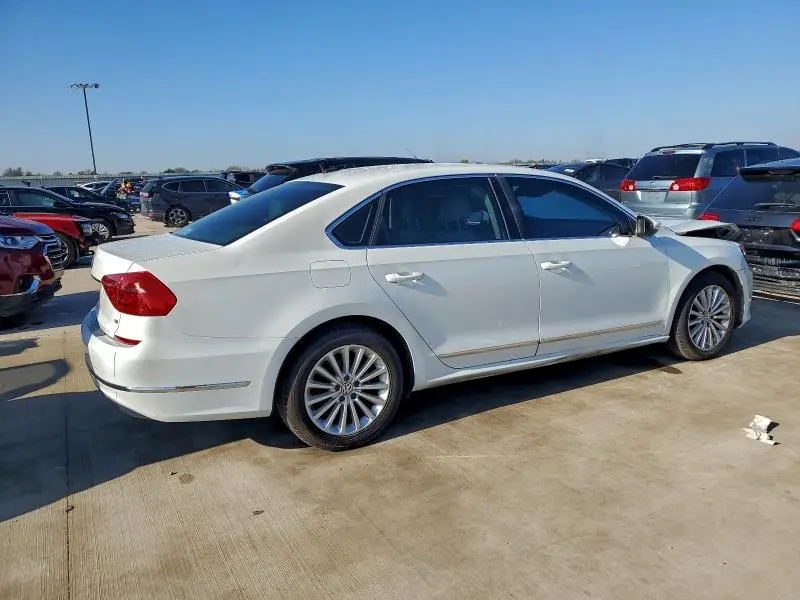 2016 VOLKSWAGEN PASSAT SE  