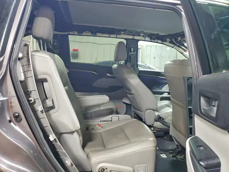 2016 TOYOTA HIGHLANDER LIMITED  