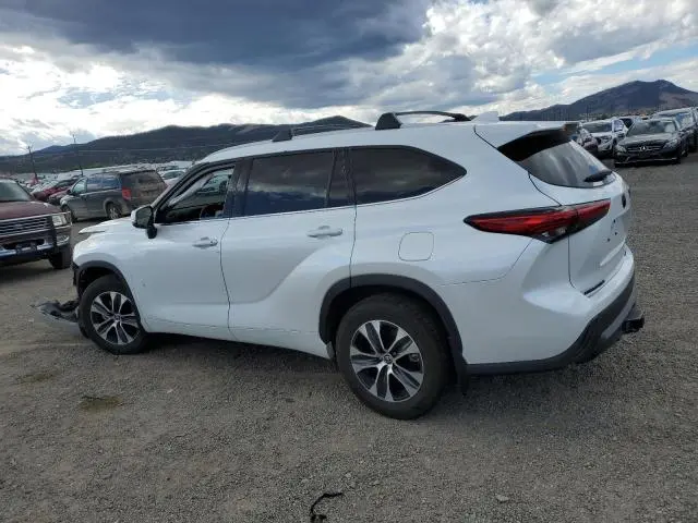 2022 TOYOTA HIGHLANDER XLE  