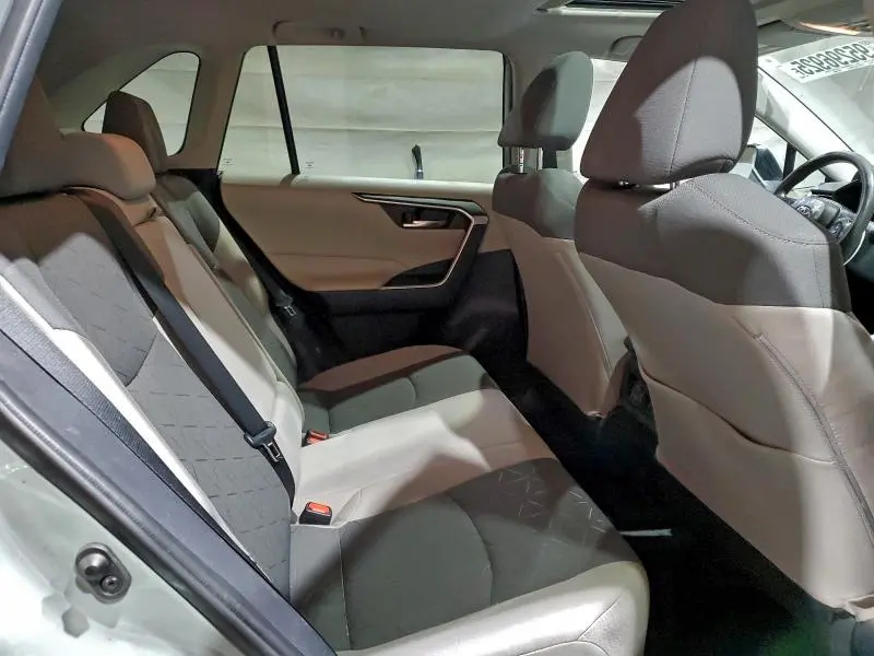 2020 TOYOTA RAV4 XLE  