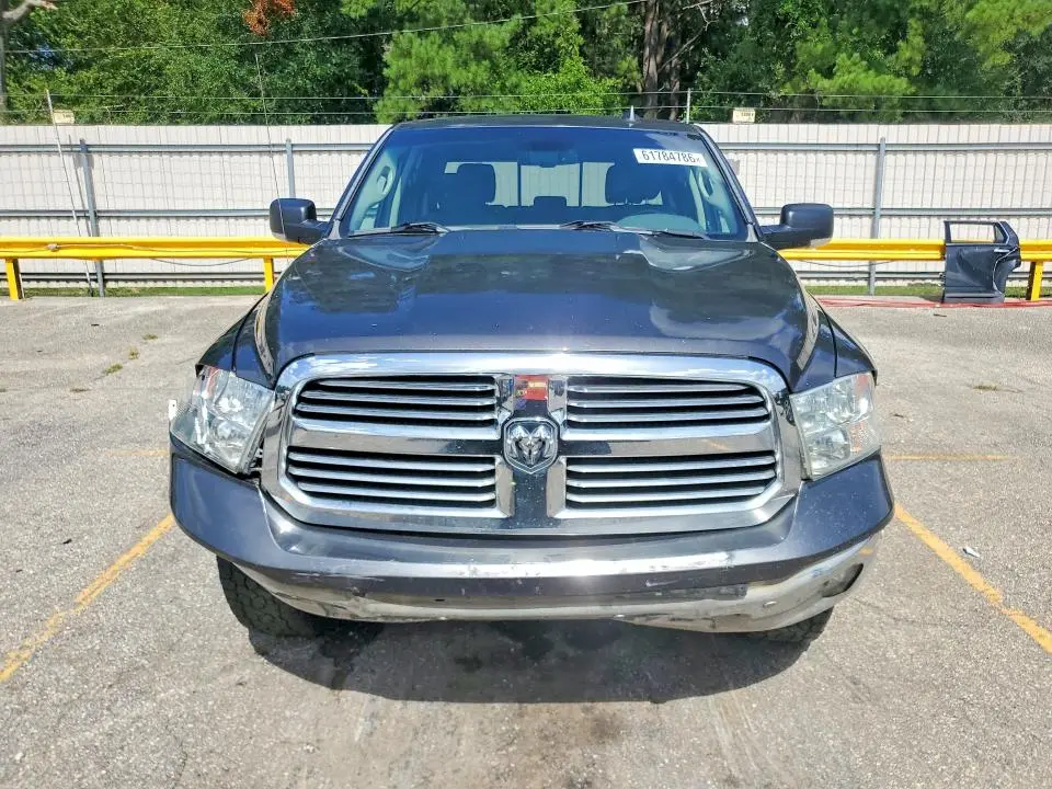 2016 RAM 1500 SLT  
